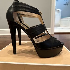 MICHAEL KORS BLACK LEATHER HEELS